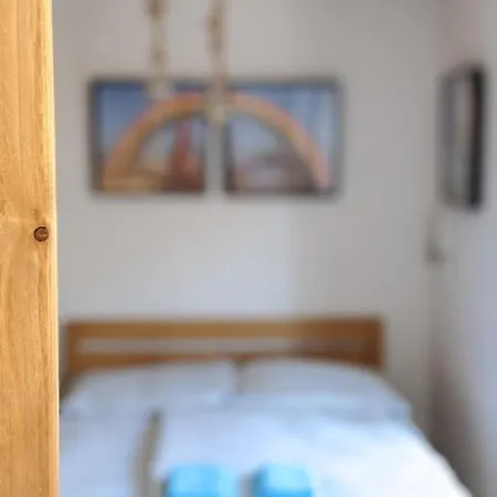 No. 55 - 10 Min To Centre